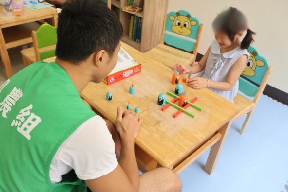 Accompany children to learn through games and grow in joy.